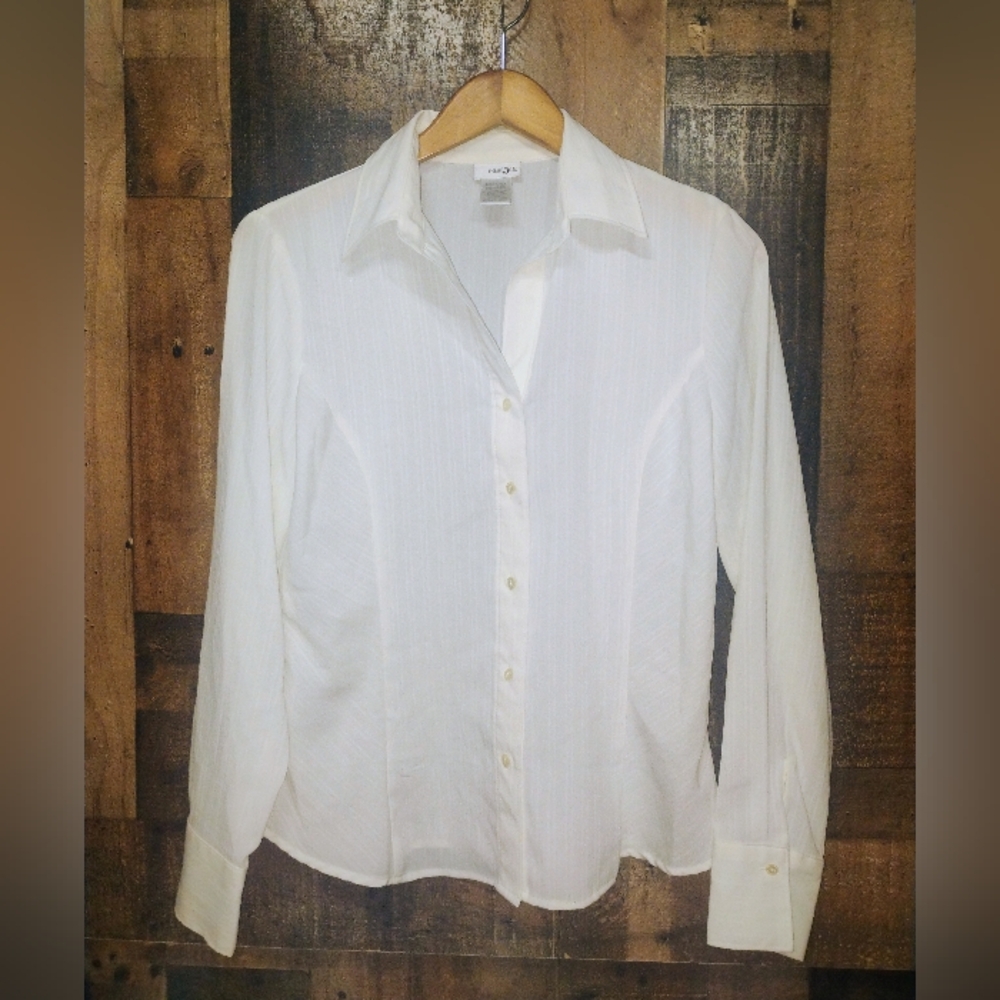 East 5th Pleated Button Front Long Sleeve White Dress Shirt Size Small - Picture 3 of 6